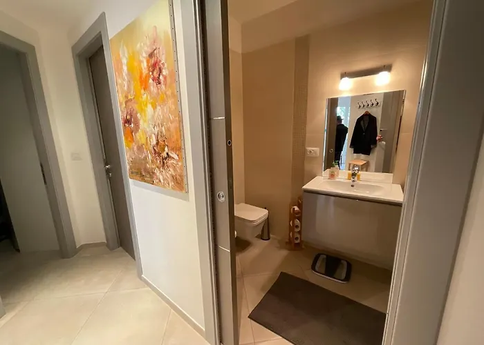 La Promenade A مينتون